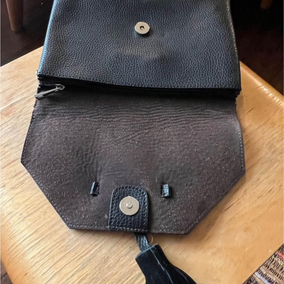 Street level black clutch w/tassel - Picture 3 of 6